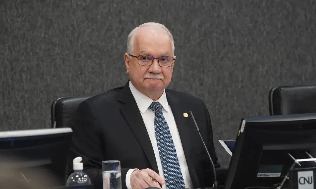 Fachin marcar reunião com a PF para definir como lidar com menções a ministros do STF no caso Master. Isso mostra a com…
