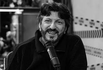 Lito Sousa participou de pegadinha do Faustão em 2022, sendo surpreendido por um banco móvel. É meio estranho ver algué…