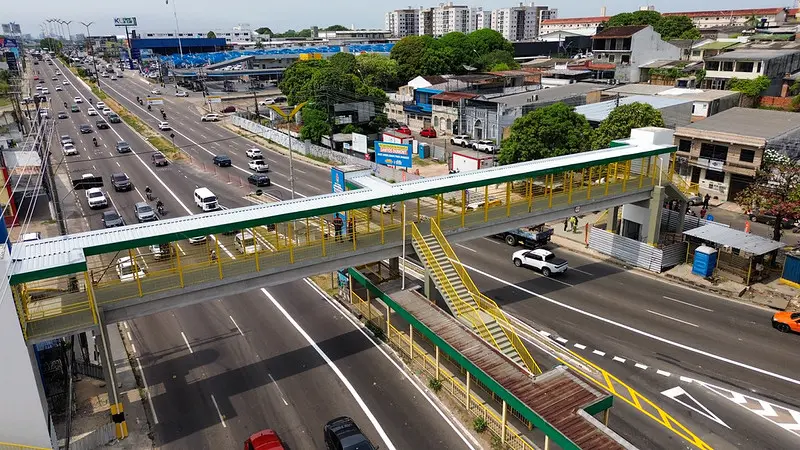 Manaus, nova passarela Santos Dumont na Torquato Tapajós liberada com 40 metros de extensão. A substituição da antiga e…