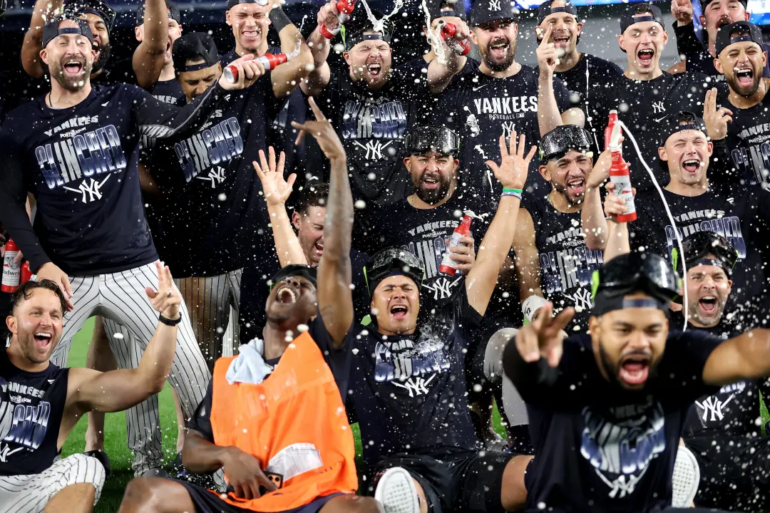 Nova York venceu Boston por 18 a 2 na Wild Card Series. O desfecho mostra a diferença de construção de elenco entre os …
