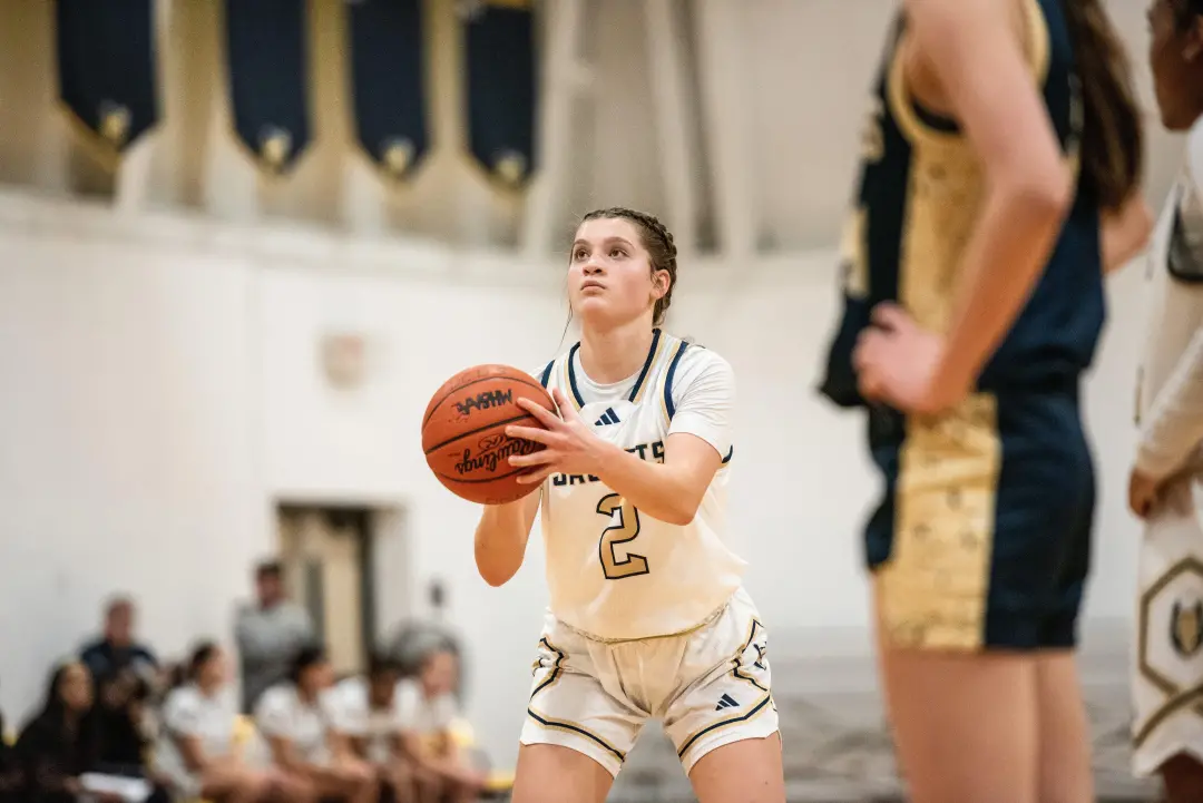 Cece Arico, caloura de cinco estrelas, se comprometeu com o basquete feminino de Michigan, sendo a segunda da turma de …