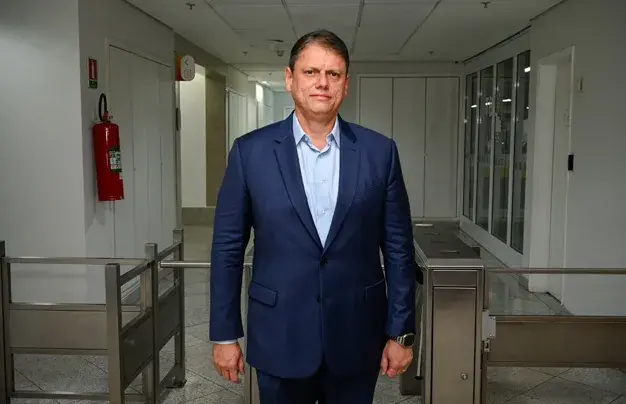 Tarcísio de Freitas tem 57,3% das intenções de voto para reeleição em São Paulo, segundo pesquisa. Esse percentual indi…