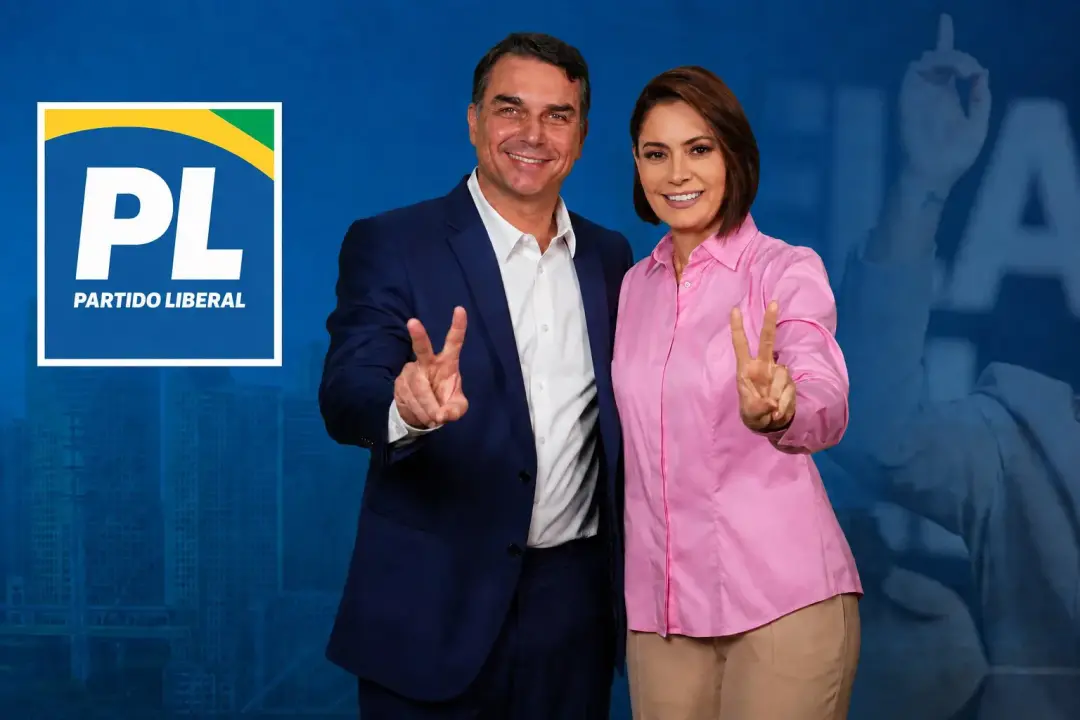 Motociata na Granja do Torto, véspera do primeiro turno em Brasília. O ato mobilizou Flávio e Michelle Bolsonaro, com a…