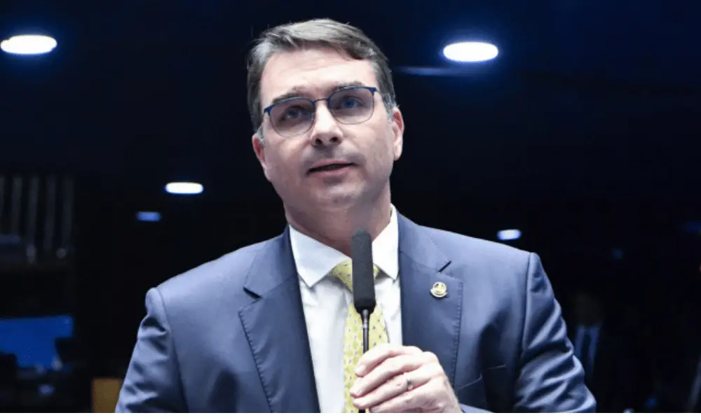 Tarcísio de Freitas e Ricardo Nunes não apareceram na live de Flávio Bolsonaro com Marçal em São Paulo. Essa proximidad…