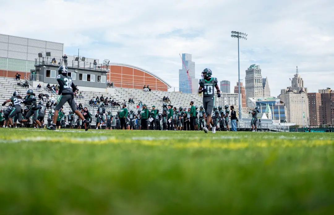 Michigan, EUA. Os resultados finais dos jogos de futebol americano escolar do estado estão saindo com a Semana 6. É um …