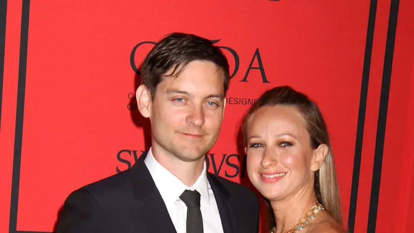 Tobey Maguire e Jennifer Meyer finalizaram o divórcio em Los Angeles, dez anos após a separação inicial. Mesmo fora do …