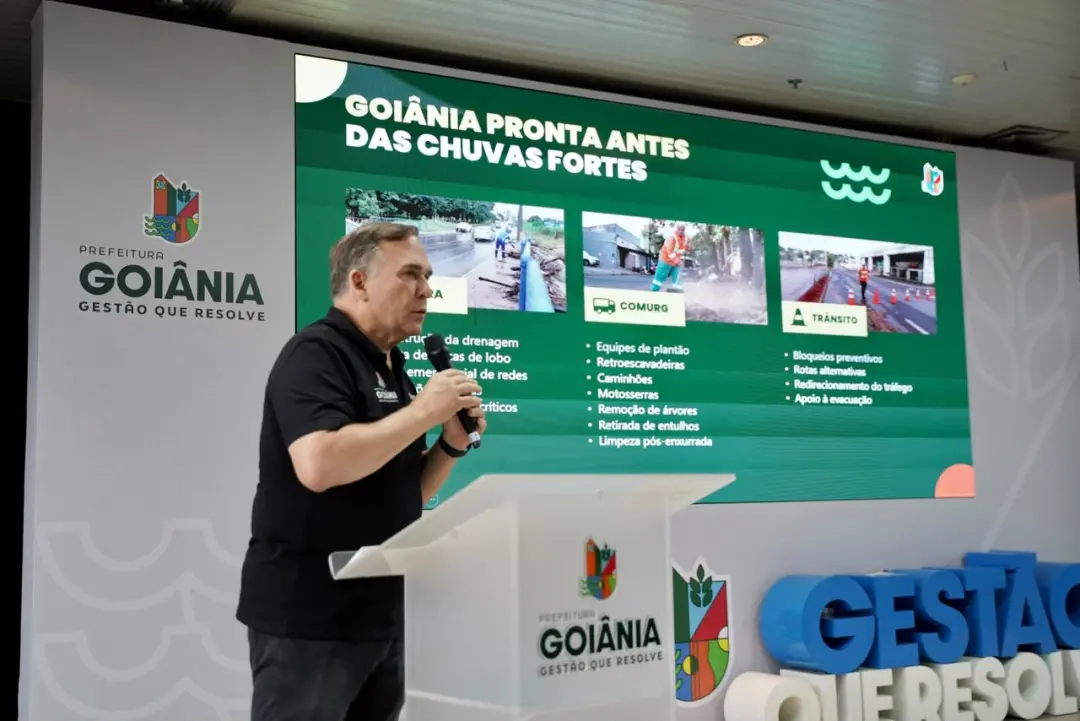 Prefeito Sandro Mabel apresentou ações no Paço Municipal para enfrentar o Super El Niño, prevendo impactos até 2027. Es…