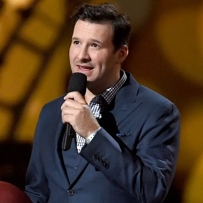 Tony Romo deixa a CBS Sports dois meses após ser preso em Wisconsin por dirigir embriagado. A mudança acontece mesmo di…