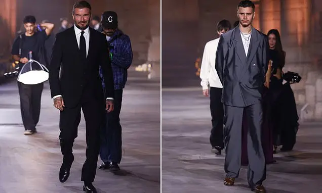 David Beckham e família apoiando Victoria no desfile de moda em Paris, na Conciergerie. É um gesto que toca no aspecto …