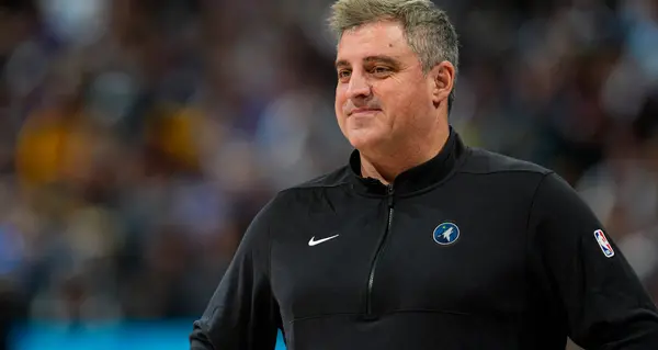 Micah Nori, técnico do Portland Trail Blazers, pensa em colocar Damian Lillard e Ja Morant como titulares, mesmo achand…