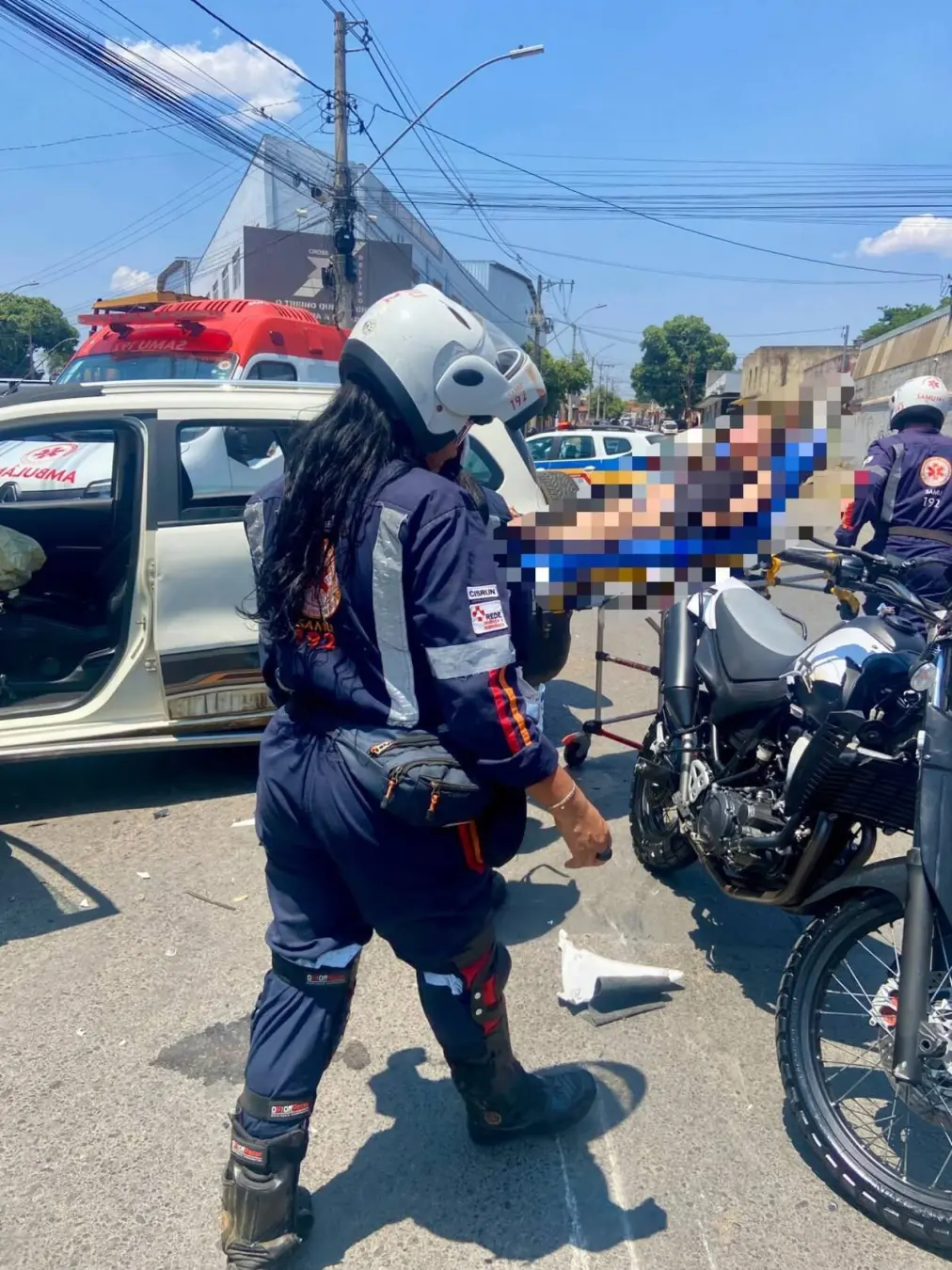 Em Montes Claros, motociclista de 28 anos sofreu traumatismo craniano em batida com carro na Avenida Coronel Luiz Maia.…
