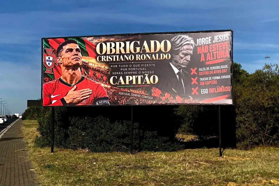Empresário português gastou mais de R$ 11 mil em cinco outdoors em Lisboa e Oeiras apoiando Cristiano Ronaldo. A atitud…