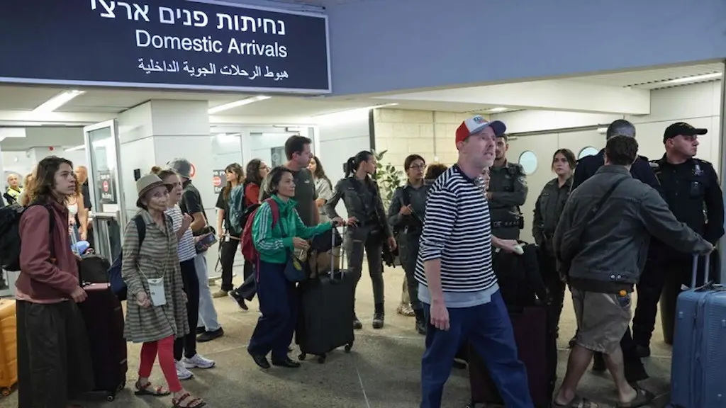 Voo da FlyDubai, de Dubai para Tel Aviv, desviou para a Arábia Saudita após o copiloto atacar o comandante com um caniv…
