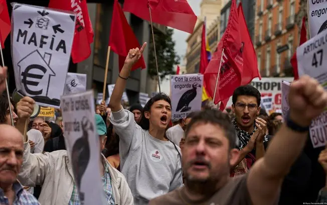 Congresso da Espanha rejeitou o pacote de medidas de habitação do governo Sánchez. A derrota, que veio após protestos p…