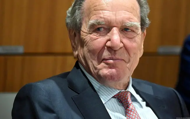 Gerhard Schröder, ex-chanceler alemão, foi nomeado para o conselho da Hyperglobus, rede de supermercados russa. Essa li…