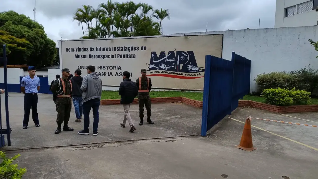 Mila Seidl fala no velório de Lito Sousa, aos 59 anos, no Complexo do Aeroporto Campo de Marte. A preferência dele por …