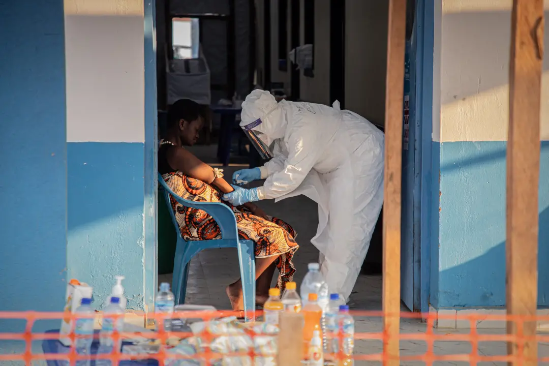 Quatro mil mortes no Congo, mais de 8 mil casos registrados no surto de Ebola. A taxa de letalidade é de 48,4% e a doen…