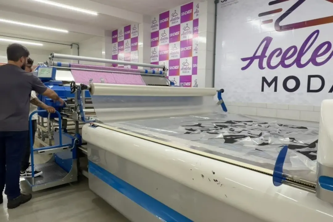 Nova Friburgo agora tem o Acelera Moda Sindvest com mesa de corte automatizada para mais de 450 empresas. A oferta de t…