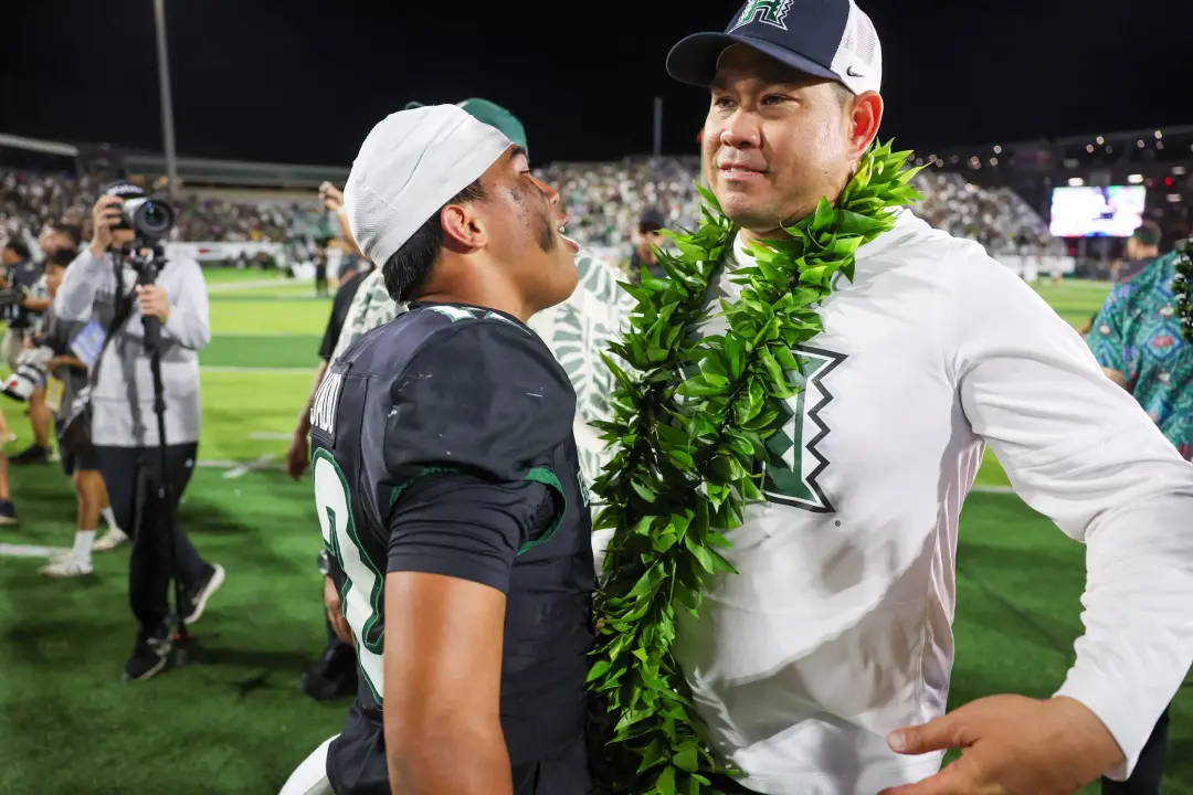 Hawaii perdeu para Wyoming e tá com 1-3 na temporada. A rivalidade com San Jose State é complicada, já que o time não v…
