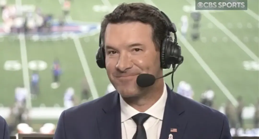 Tony Romo, que assinou contrato de 10 anos e 180 milhões de dólares com a CBS, foi desligado do quadro de transmissão. …