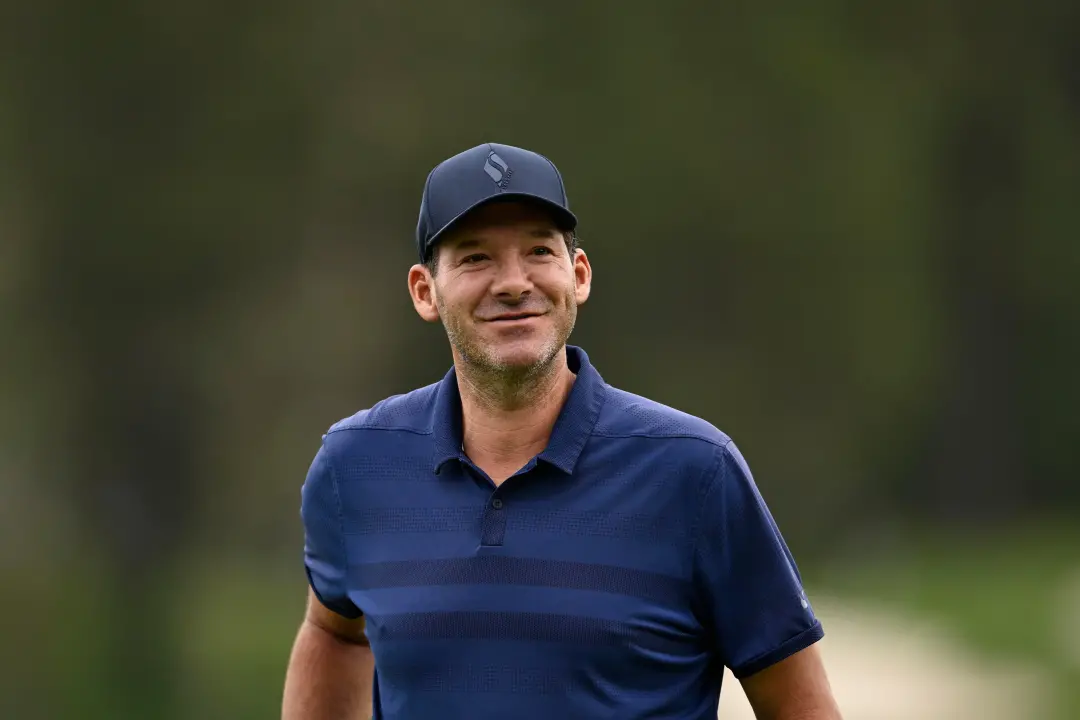 Tony Romo saiu da CBS Sports após ser pego em Wisconsin com problemas de condução. A rede concordou em terminar o contr…