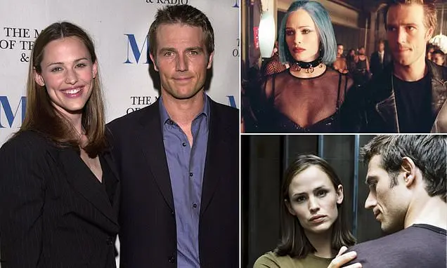 Jennifer Garner e Michael Vartan, que atuaram em Alias, compartilharam uma foto juntos no Instagram, mais de duas décad…
