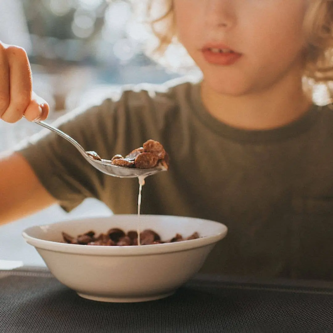 Cereais matinais dos anos 70 foram banidos por regulamentações novas. Algumas comidas doces antigas que a gente gostava…
