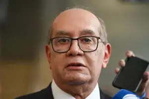 Gilmar Mendes telefonou para donos de veículos de comunicação para expressar insatisfação com críticas ao STF. Esse mov…