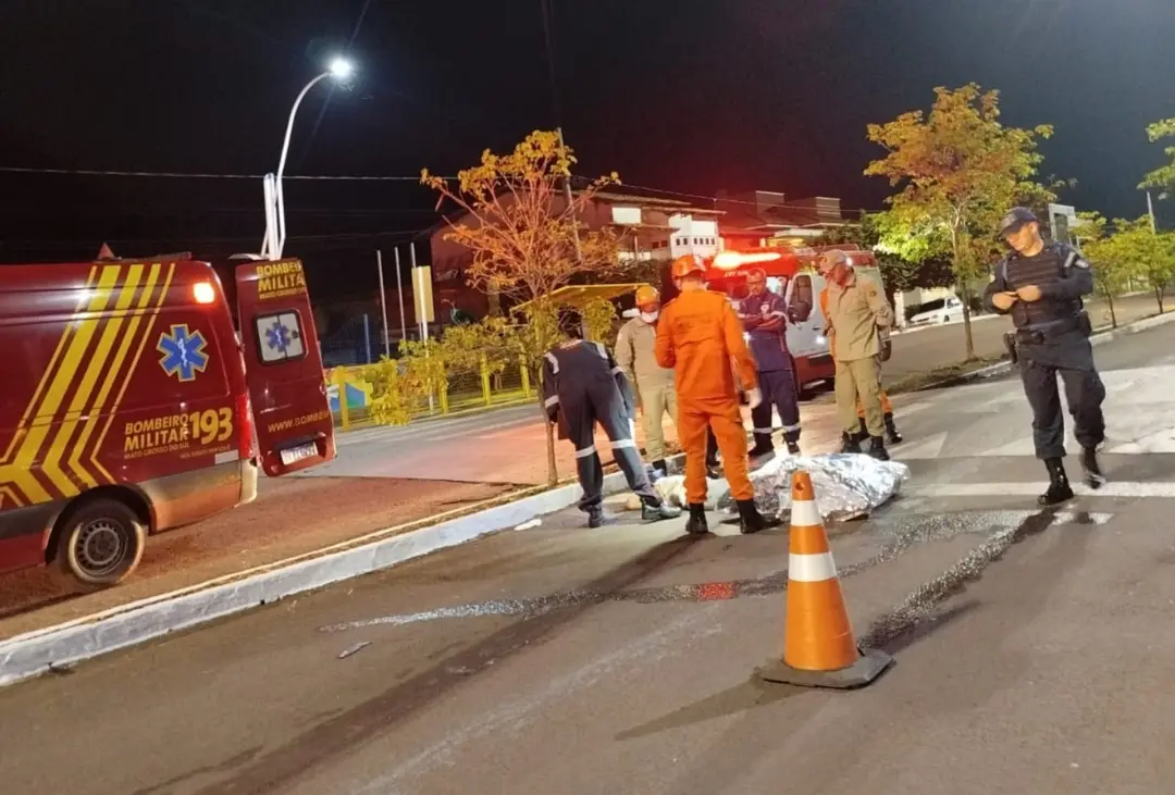 Mulher morreu em Corumbá, MS, após ser atropelada e arrastada por um carro na Avenida Rio Branco. É um choque ver a imp…