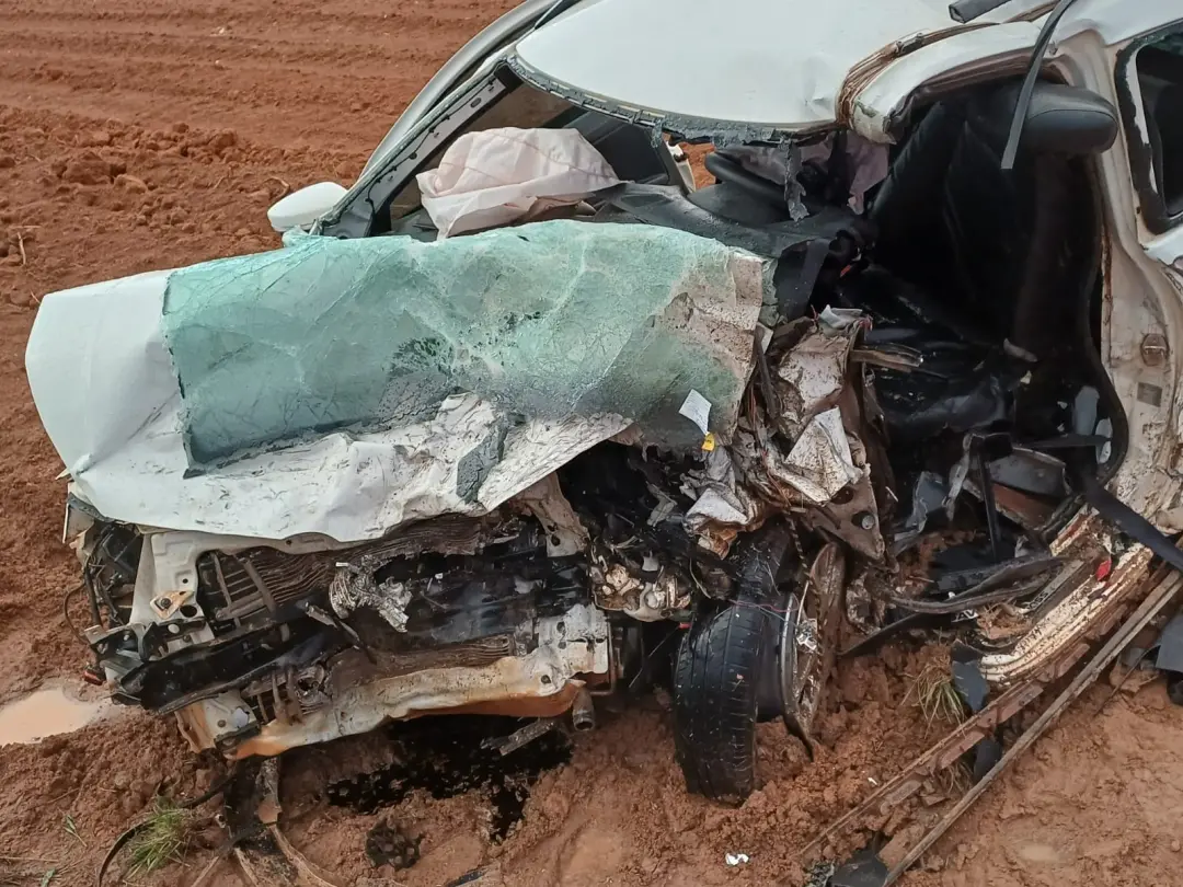 Vilhena, RO, viu um homem de 32 anos morrer em acidente na BR-174. Caminhonete aquaplanou sob chuva forte, invadiu pist…