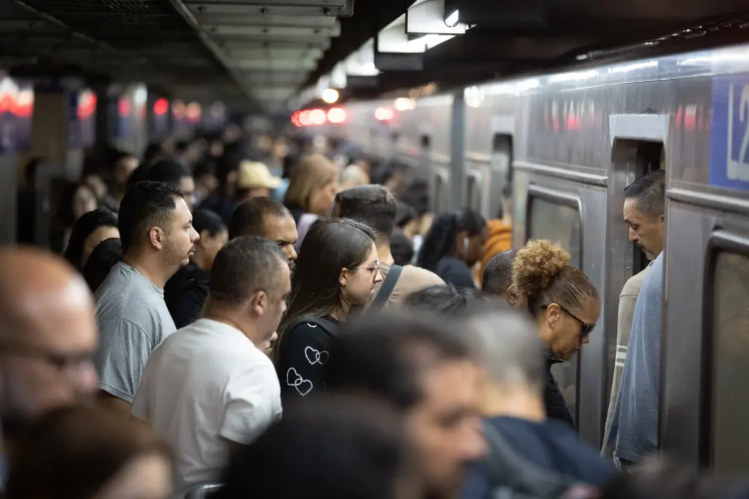 Transporte público metropolitano em São Paulo será gratuito nos dias de votação de 2026. A medida abrange trens e ônibu…