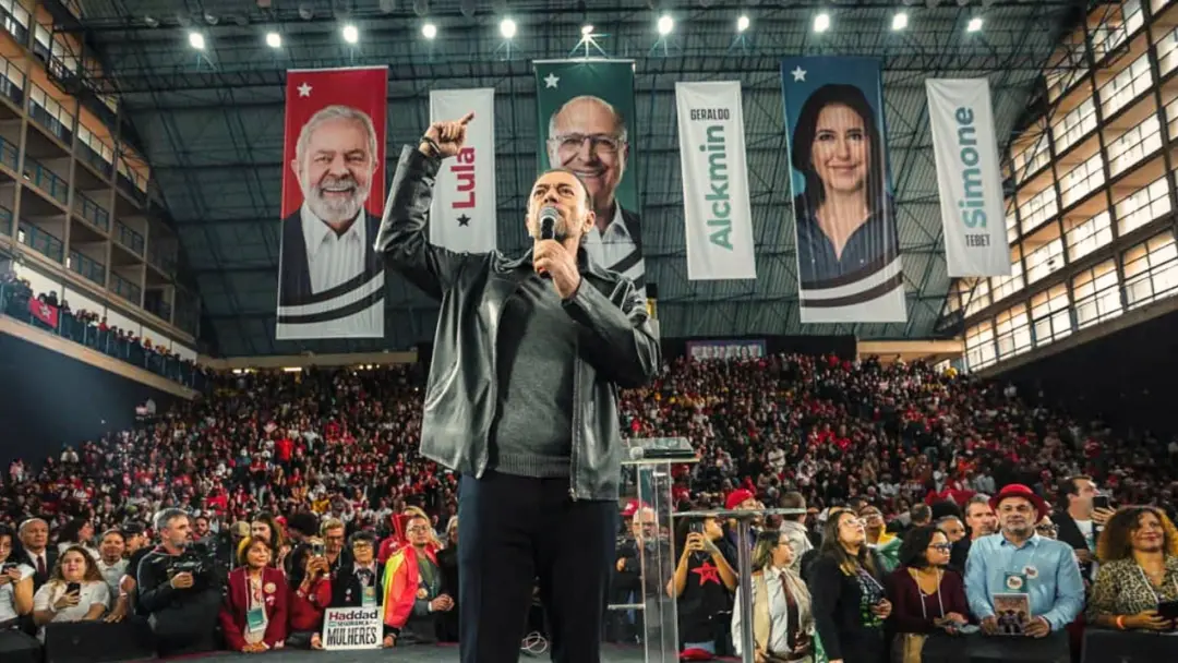 Edinho Silva disse em São Paulo que a disputa não é contra Flávio Bolsonaro, mas contra o sentimento de mudança na soci…