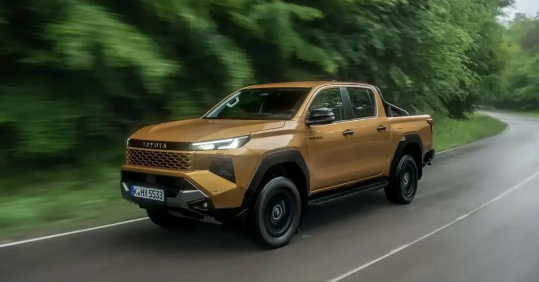 Dezembro de 2026 é quando a nova Hilux chega ao Brasil, com lançamento previsto em Foz do Iguaçu. É mais um movimento d…