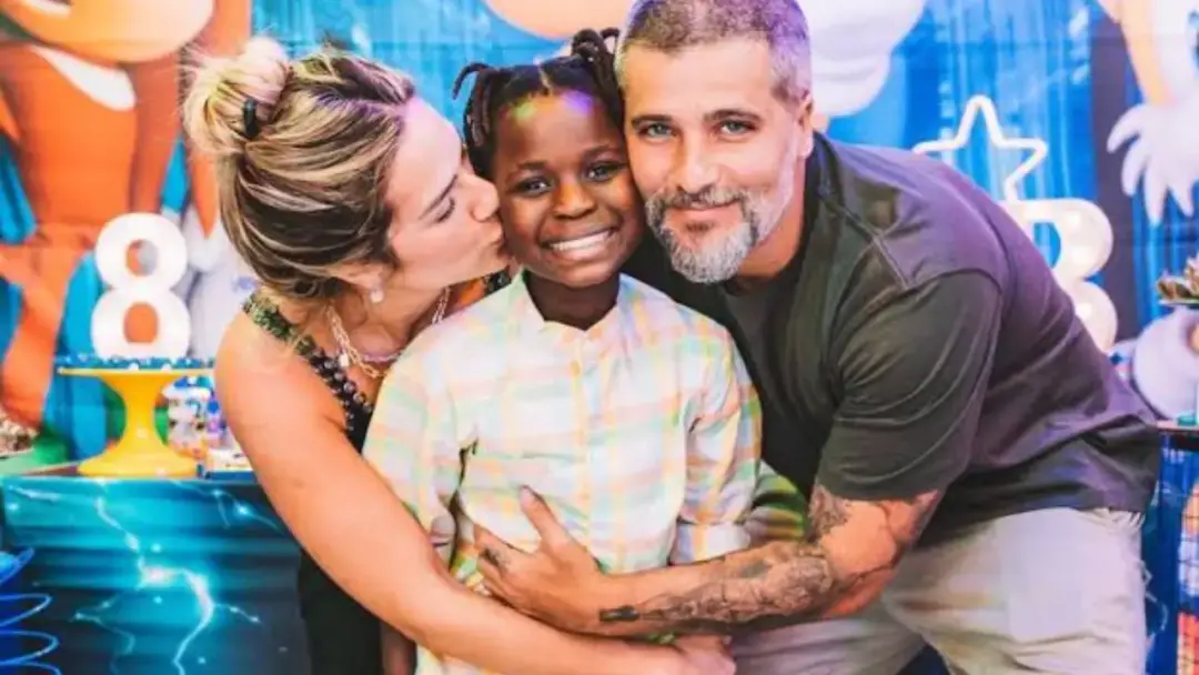 Bless Gagliasso interpreta o príncipe Cayman II em flashbacks de A Nobreza do Amor na Globo. Achei legal ver o filho do…