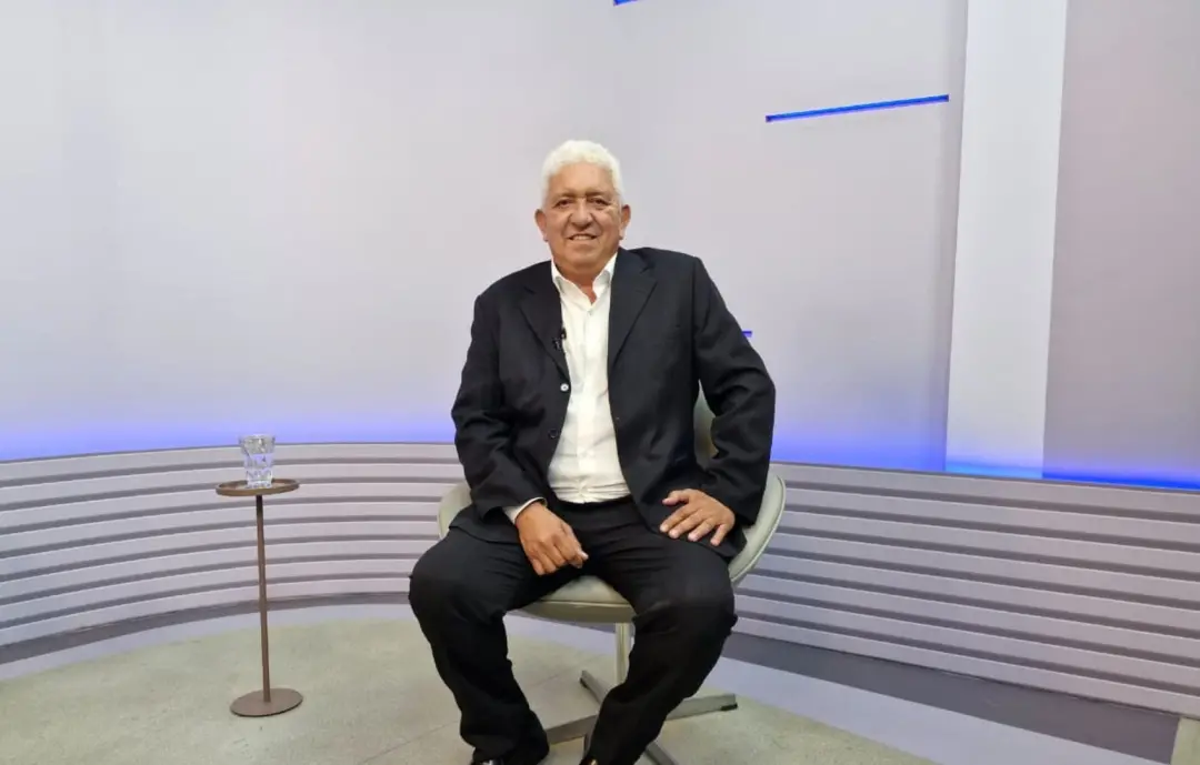 Emanuel Cacho aparece como inapto no DivulgaCandContas do TSE, após renunciar à disputa pelo governo de Sergipe. A desi…