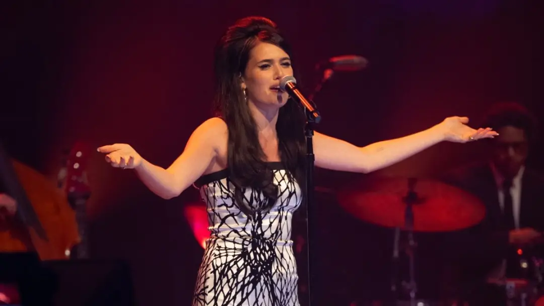 Sienna Spiro apresentou 13 músicas, incluindo sua faixa numero 1 do Reino Unido Great Expectation, no Austin City Limit…