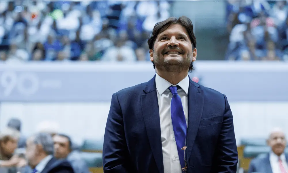 André do Prado, com 57 anos, lança candidatura ao Senado em 2026 pelo PL, após ser presidente da Alesp desde 2023. Pass…