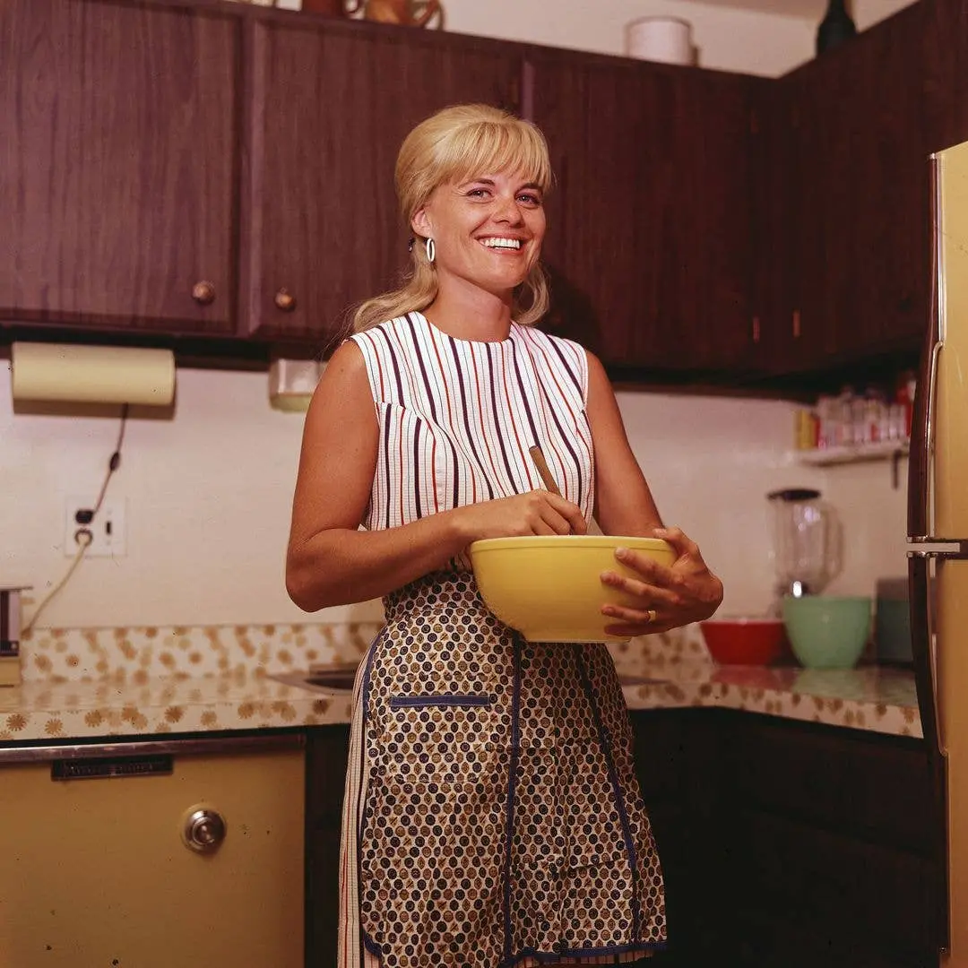 Itens de cozinha dos anos 70 guardados em casa podem valer muito dinheiro. Acho interessante que coisas antigas, que a …