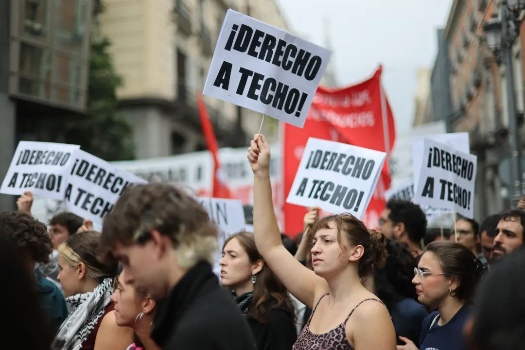 Parlamento da Espanha derrubou os decretos que suspenderiam despejos até 2030. A rejeição dessas medidas, que visavam a…