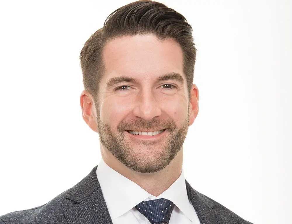 Steven Baker, exprodutor do Nightline da ABC News, entrou na CBS News como consultor para tentar melhorar os noticiário…