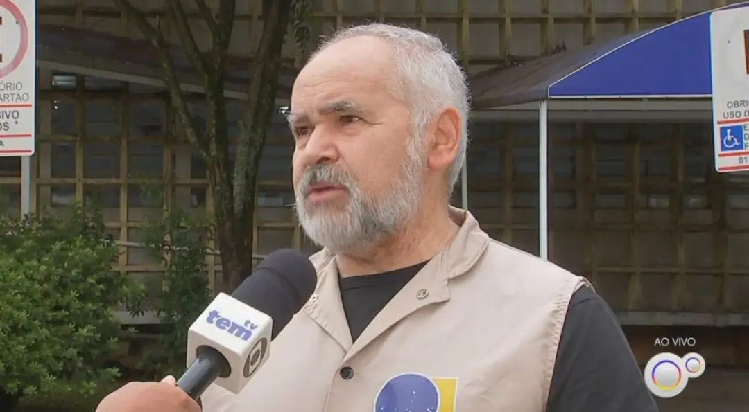 Sorocaba começou a distribuir 2004 urnas eletrônicas para os locais de votação com escolta da PM. É necessário esse ref…