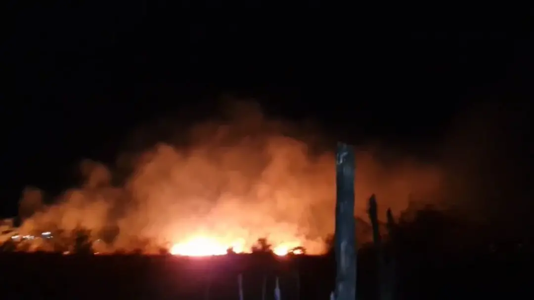 Incêndio na área de vegetação de Barras foi controlado por volta das 20h40, após moradores relatarem que fogos de artif…