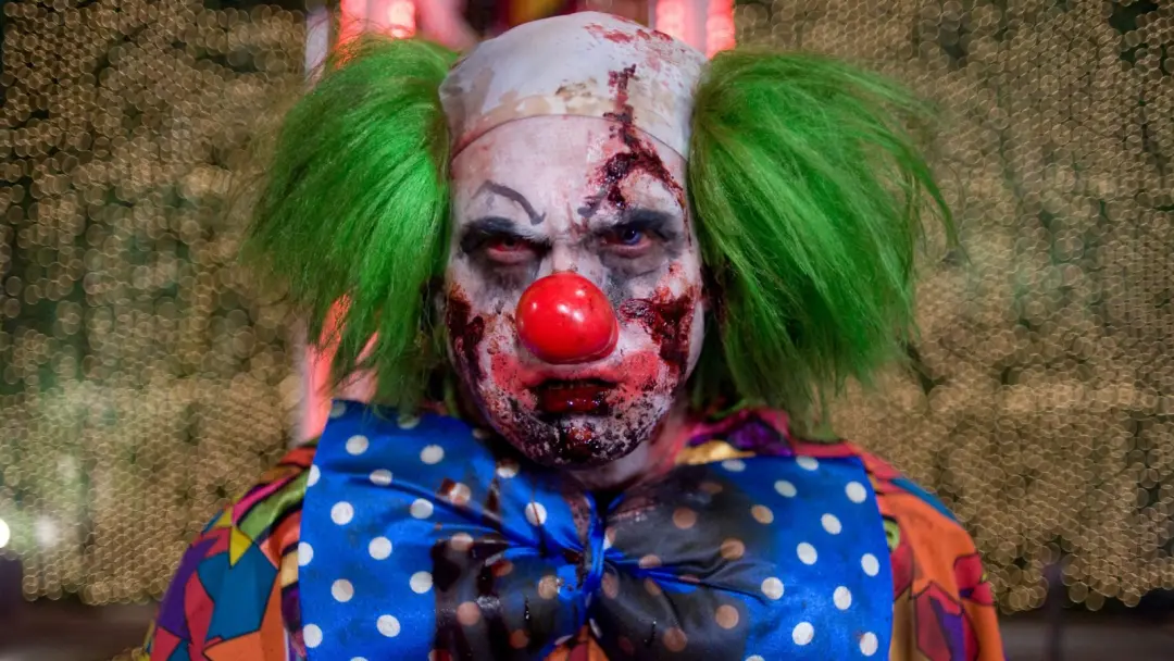 Zombieland estreou nos Estados Unidos em 2 de outubro de 2009, trazendo uma nova abordagem cômica para o gênero zumbi. …