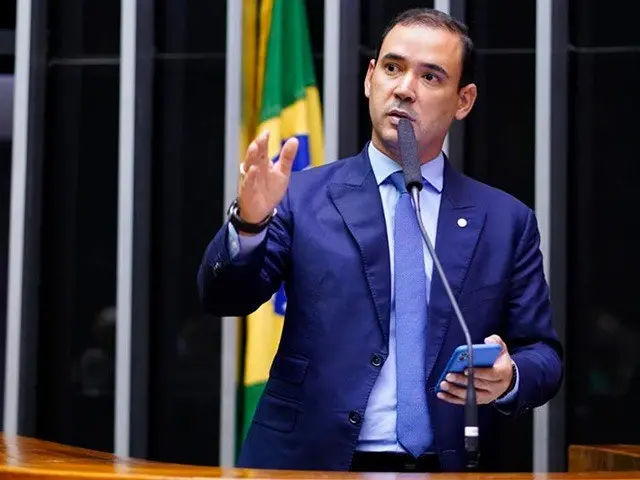 Vicentinho Júnior, deputado federal, é candidato do PSDB para Governo do Tocantins em 2026. Ele foca em pautas do agron…