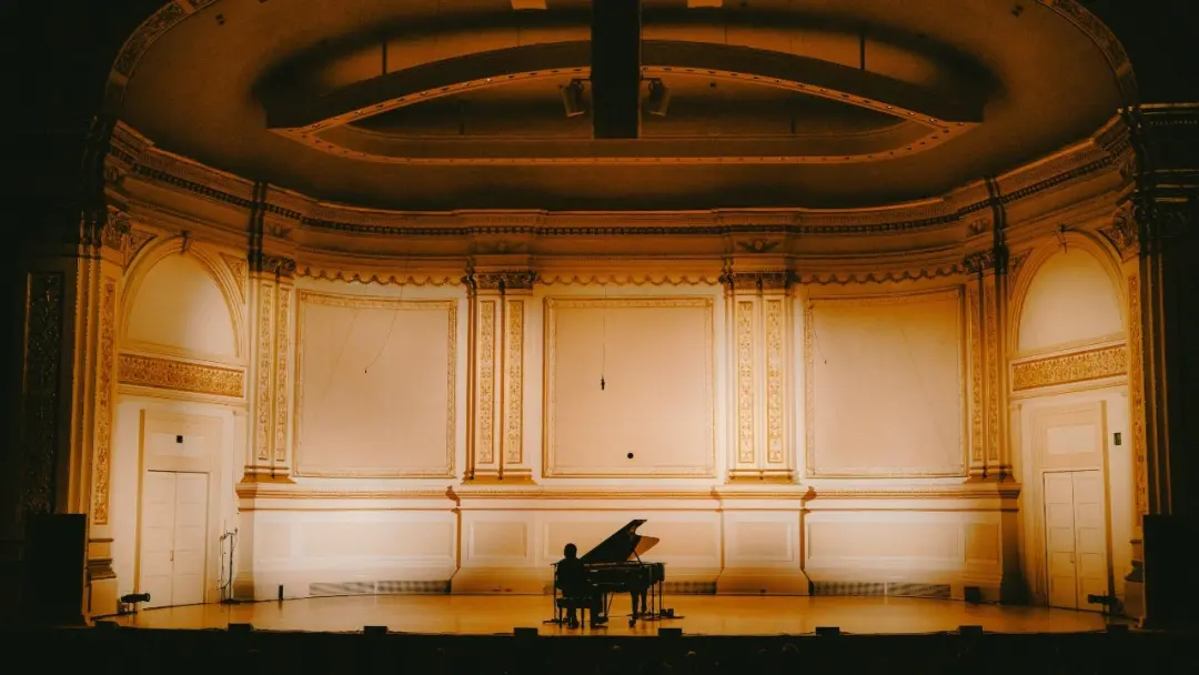 Cameron Winter at Carnegie Hall foi filmado com muita câmera no show de 11 de dezembro de 2025. A forma como capturaram…