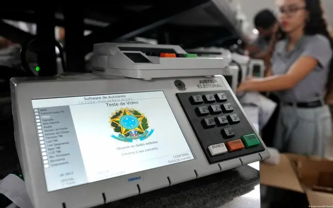 Brasil para às urnas em domingo escolhendo representantes federais e estaduais, sendo o décimo pleito desde a redemocra…