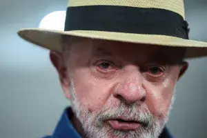 Lula discute com o Banco Central proibir bancos de oferecer mais de um cartão de crédito por pessoa. É um absurdo que o…