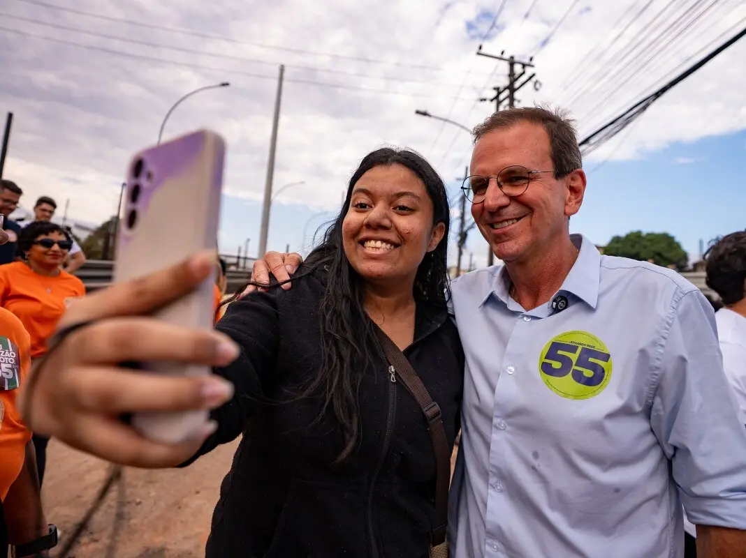 Paes chega a 52% dos votos válidos sem Garotinho na simulação do Paraná Pesquisas. A diferença para Ruas fica em 13,5 p…