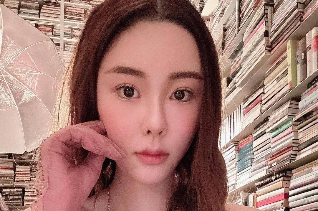 Motosserra, martelo e moedor de carne foram apresentados no julgamento pelo assassinato de Abby Choi na China. A acusaç…
