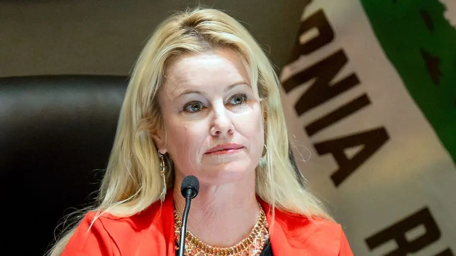 Anaheim, Califórnia: a prefeita Ashleigh Aitken foi acusada em um documento de fazer piadas raciais e parecer embriagad…